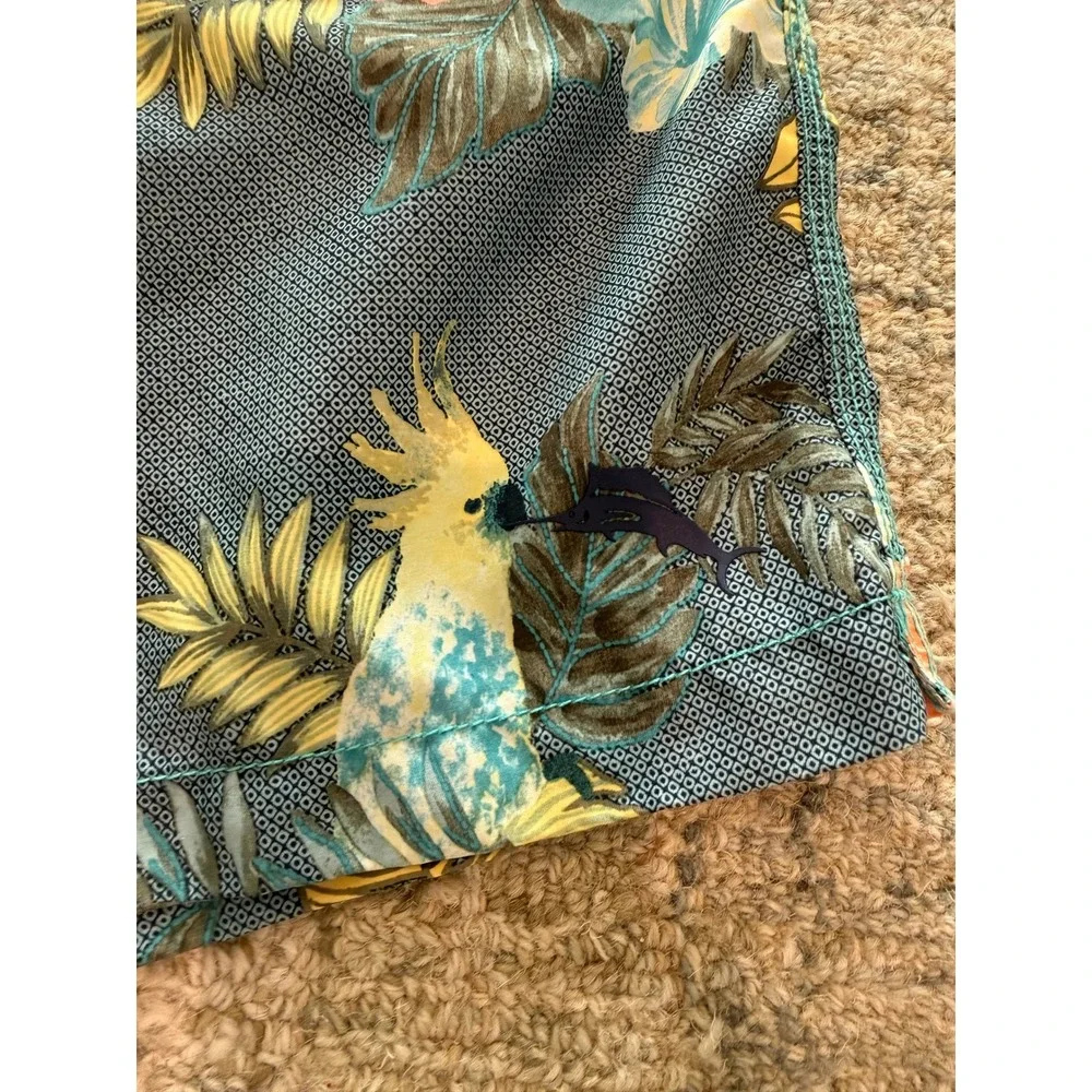 Tommy Bahama great elastic